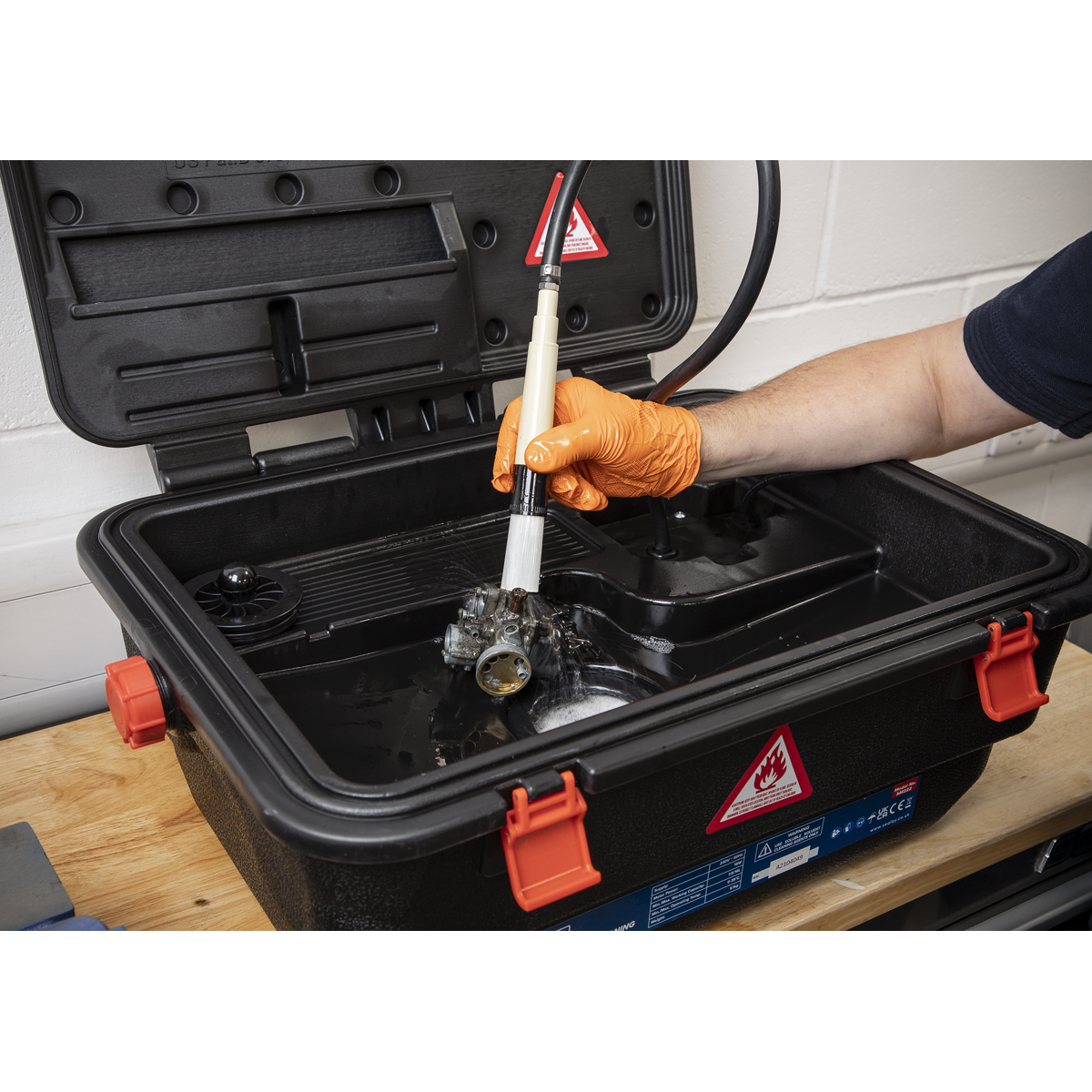 Mobile Parts Cleaning Tank with Brush 16L