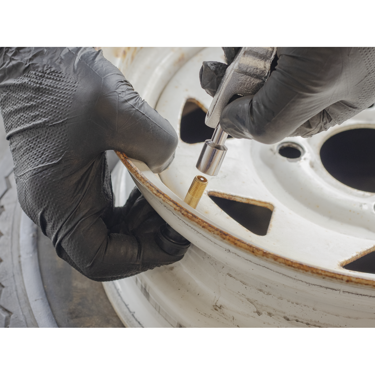 Tyre Valve Installer
