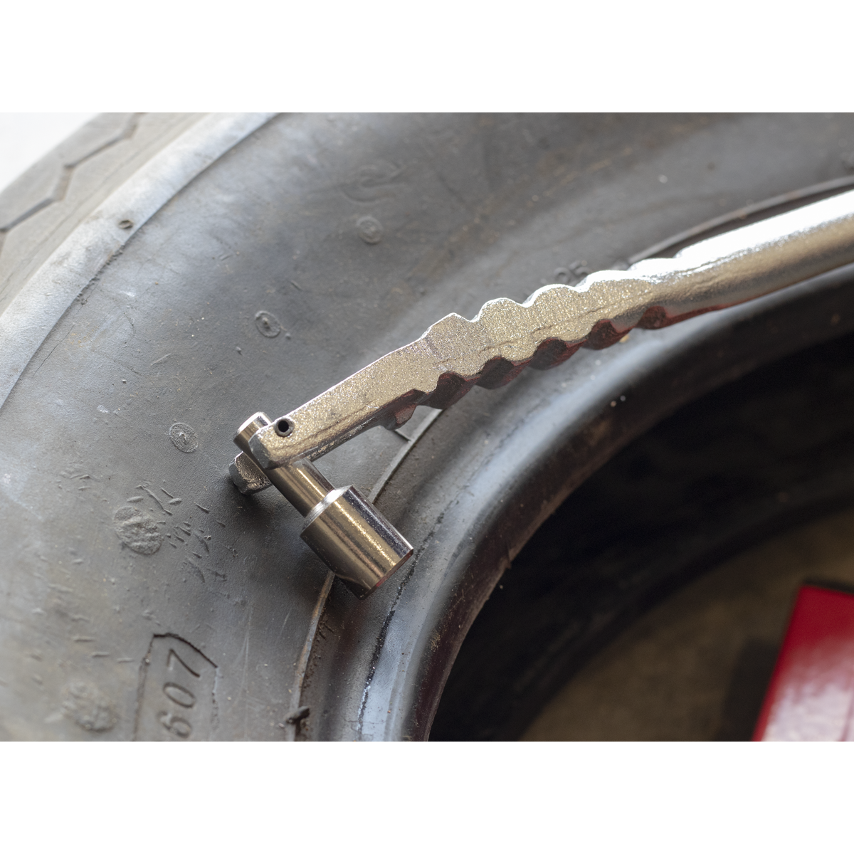 Tyre Valve Installer
